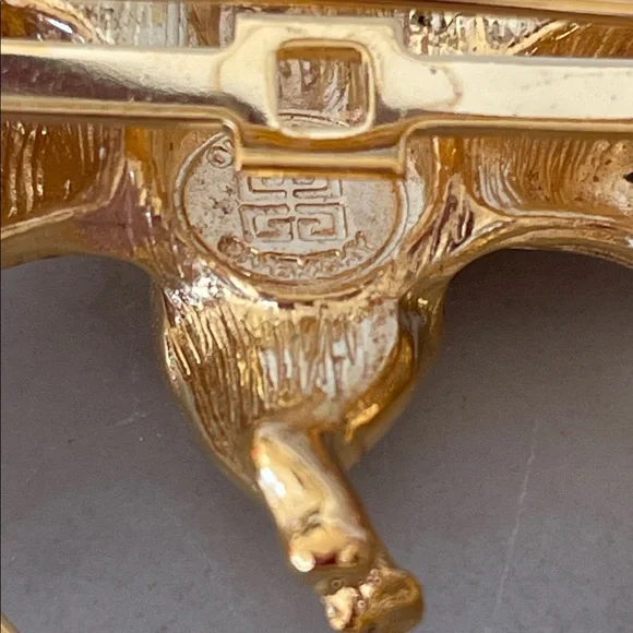 GIVENCHY Gold Ange/lCherub Heart Vintage Brooch Pin - Picture 9 of 16